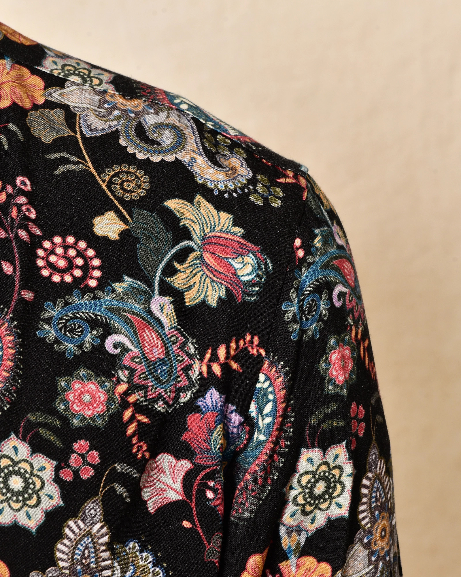 Chemise en viscose noire à imprimé floral Daniele Alessandrini