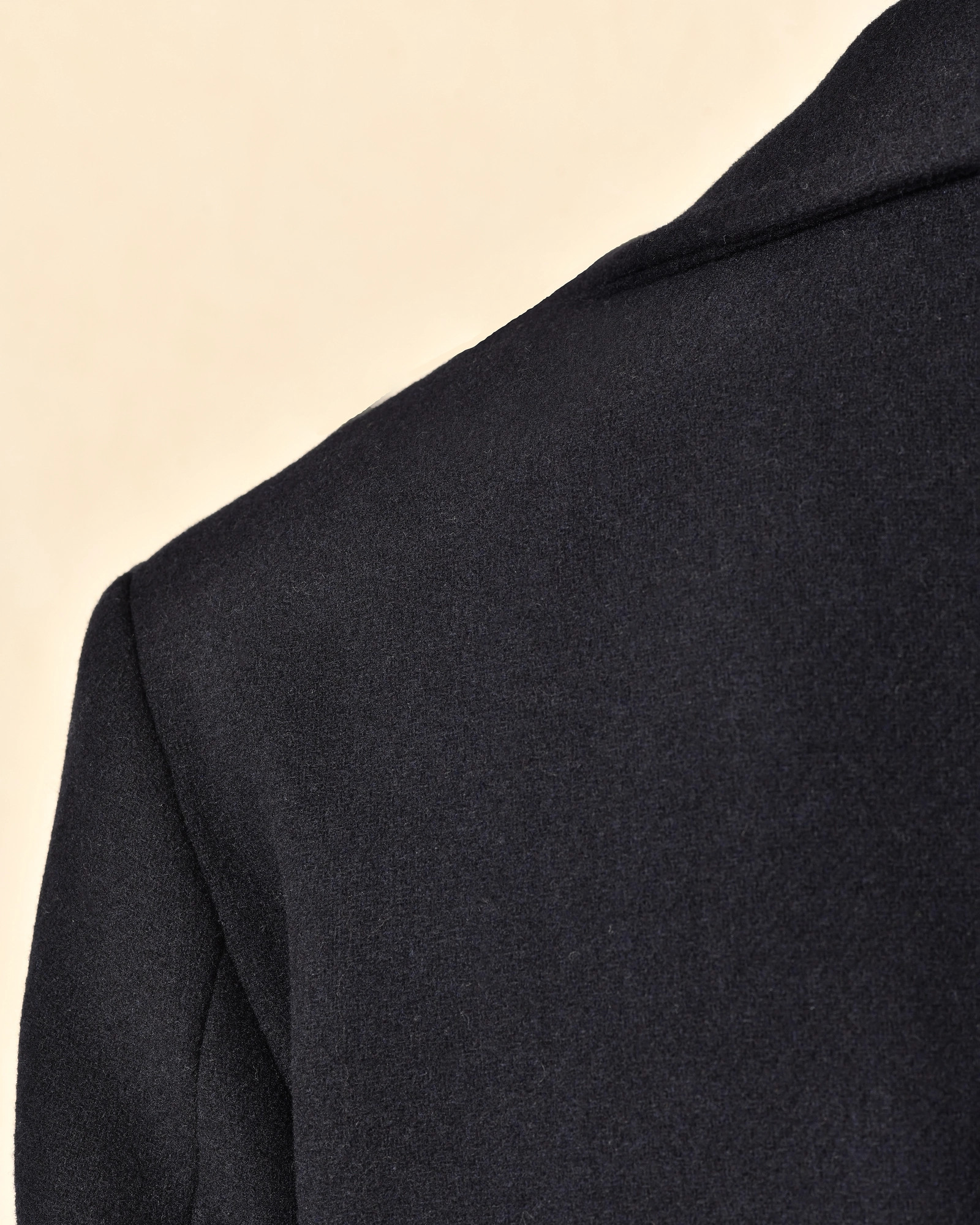 Manteau croisé en laine bleu nuit Outfit