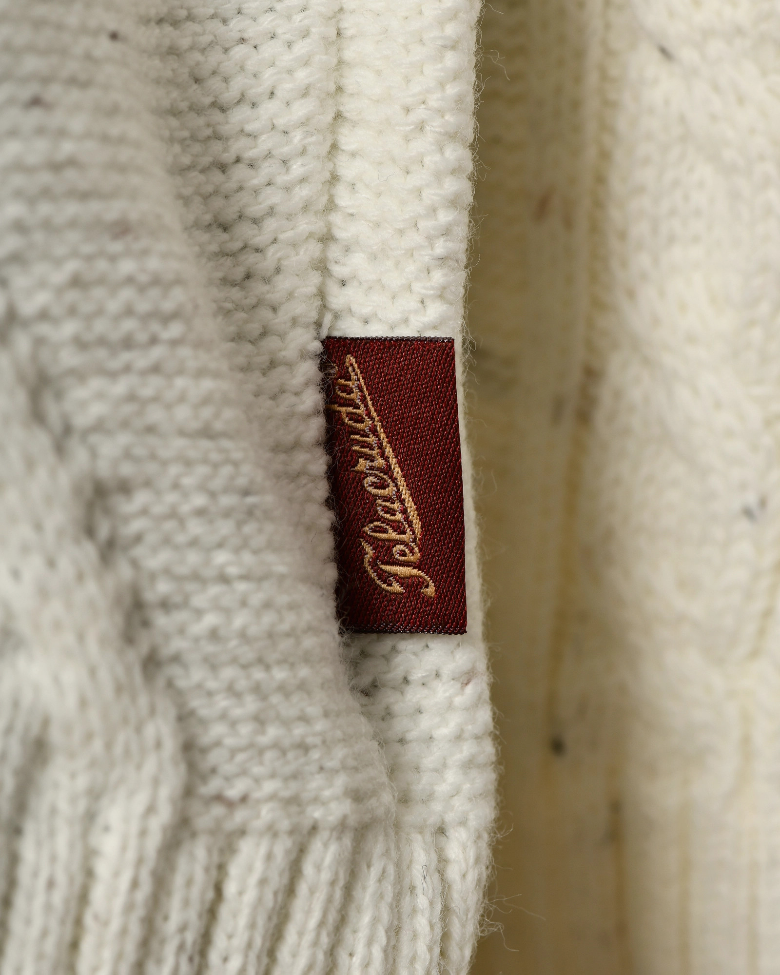 Pull en maille torsadée écru moucheté Telacruda