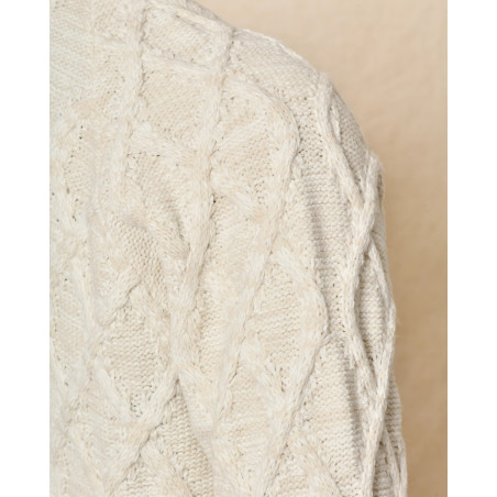 Pull en maille torsadée blanc cassé Telacruda