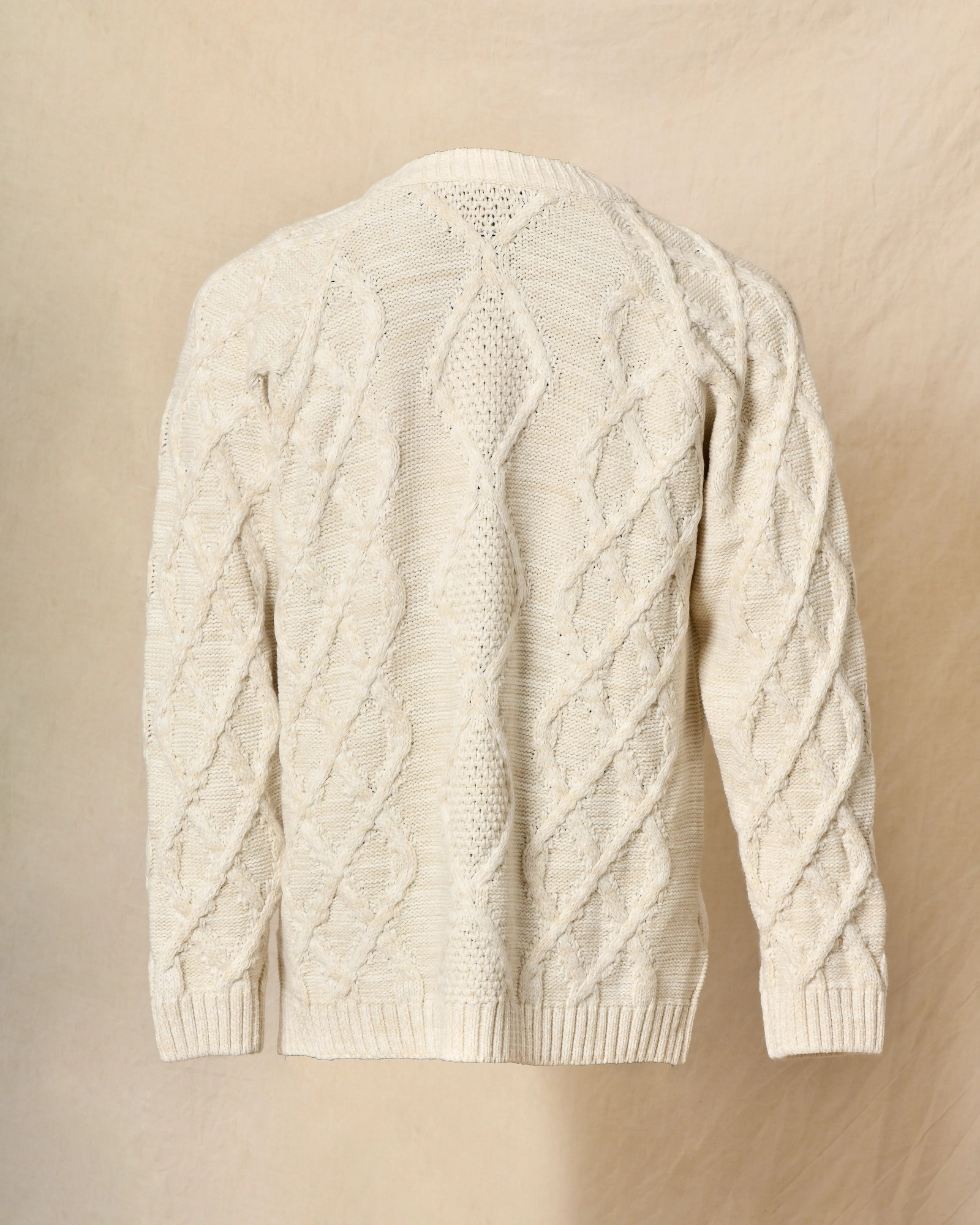 Pull en maille torsadée blanc cassé Telacruda