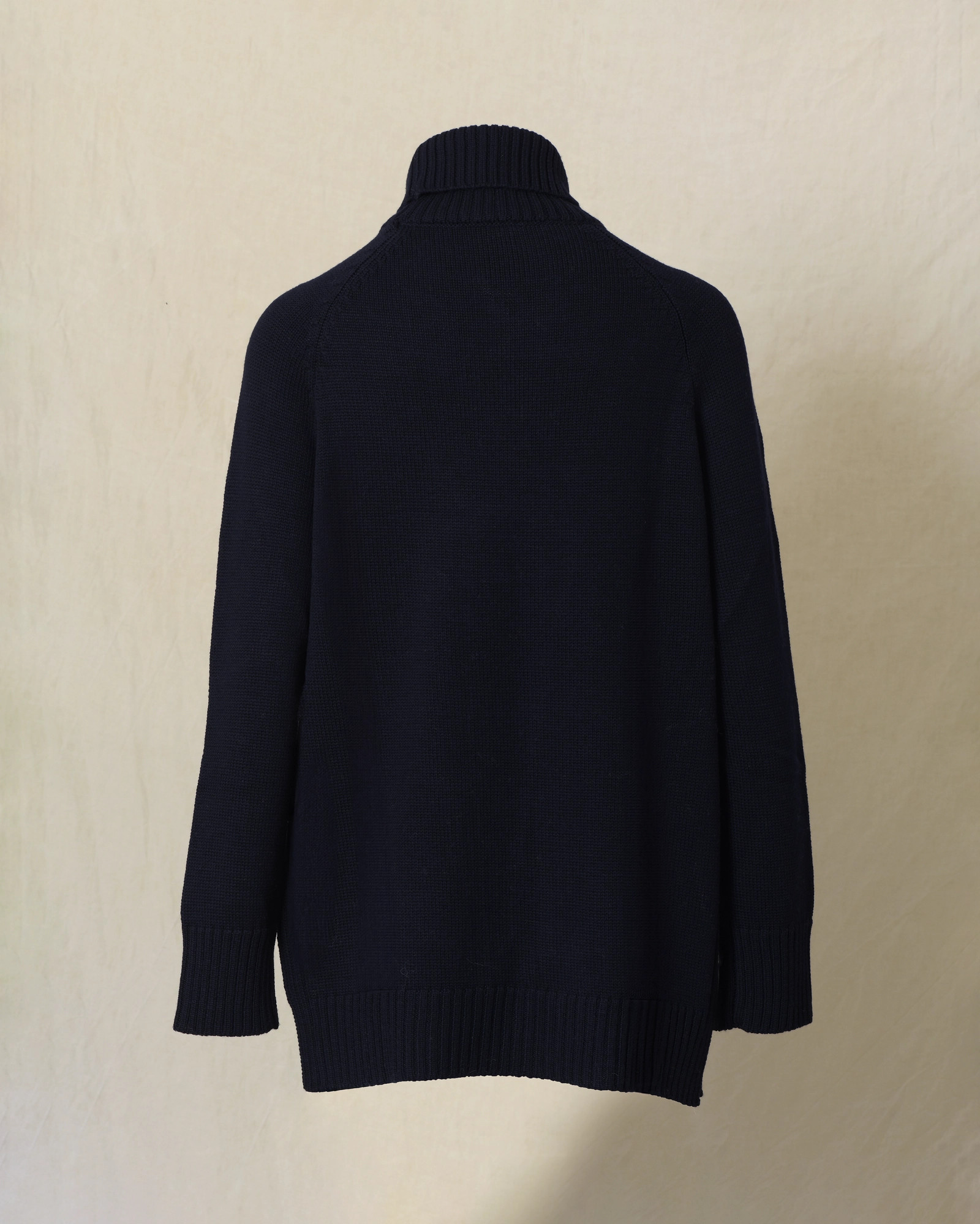 Pull à col roulé oversize bleu marine Emma White