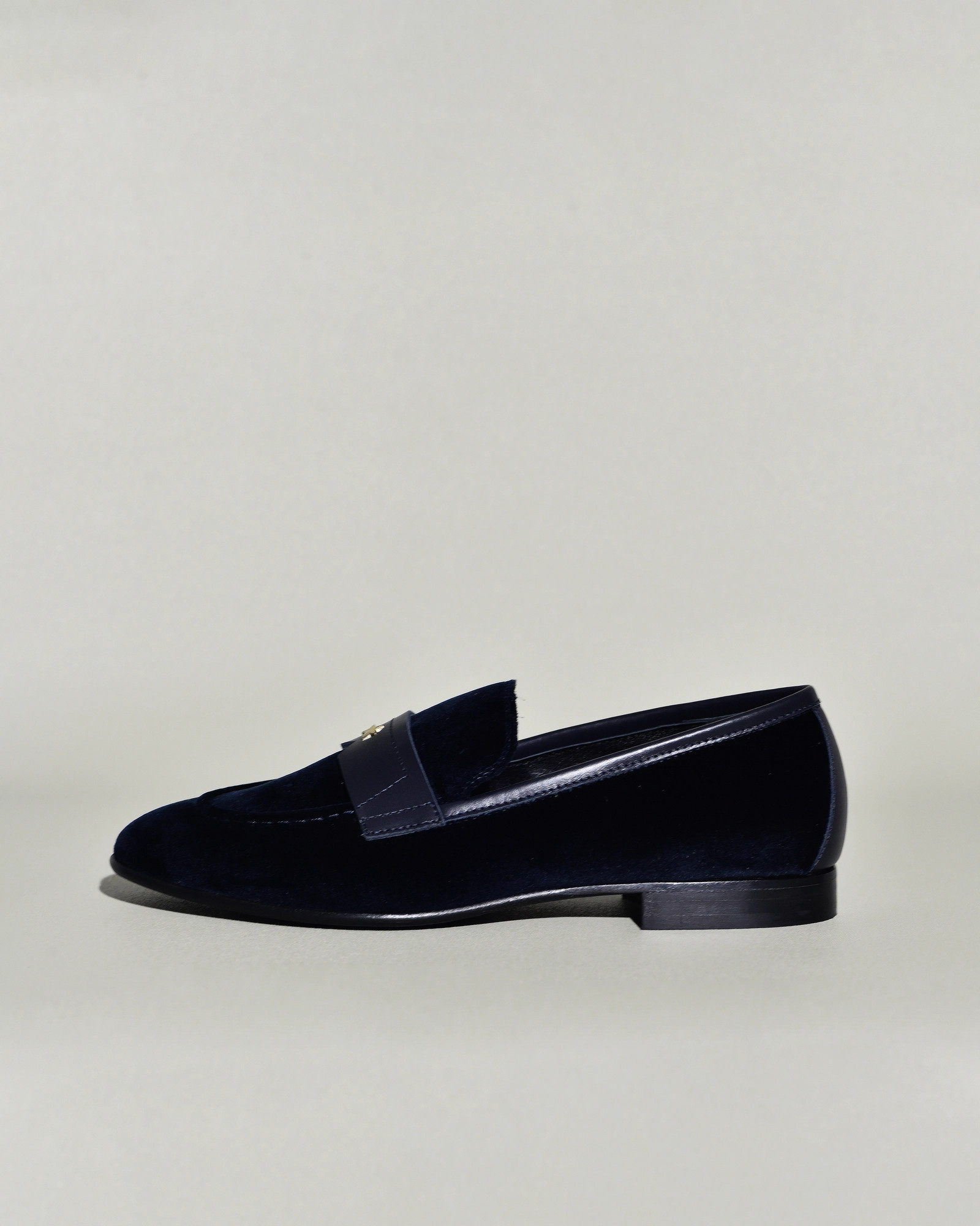 Mocassins en velours bleu marine Lorena Antoniazzi
