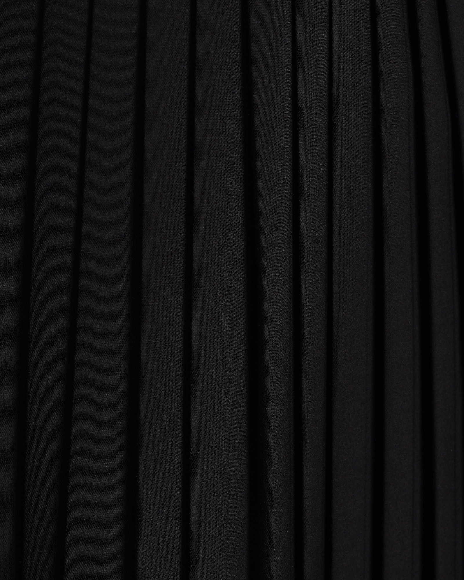 Robe noire portefeuille à jupe plissée Ixos
