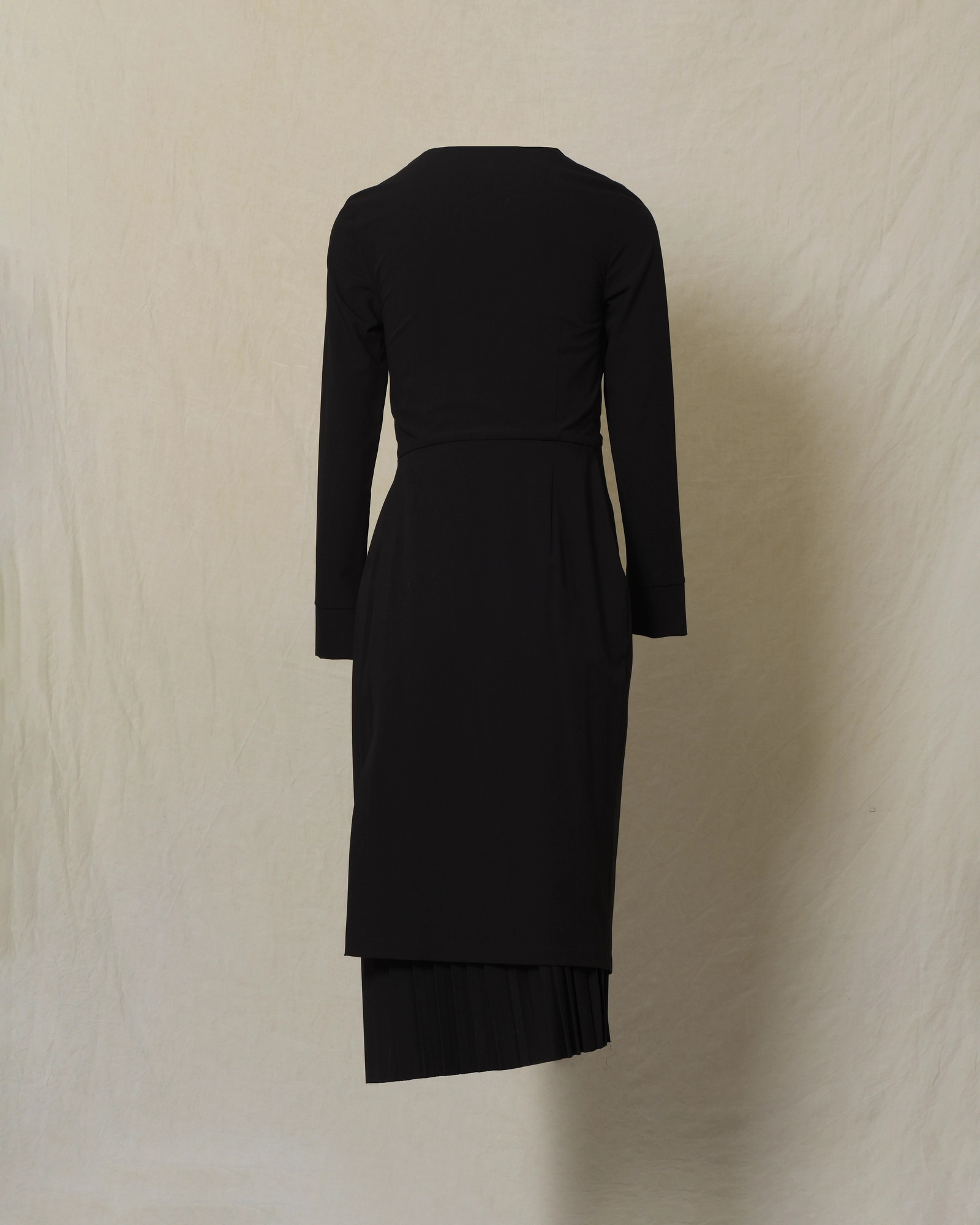 Robe noire portefeuille à jupe plissée Ixos