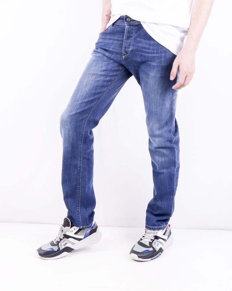 Jean droit en coton bleu délavé 3D