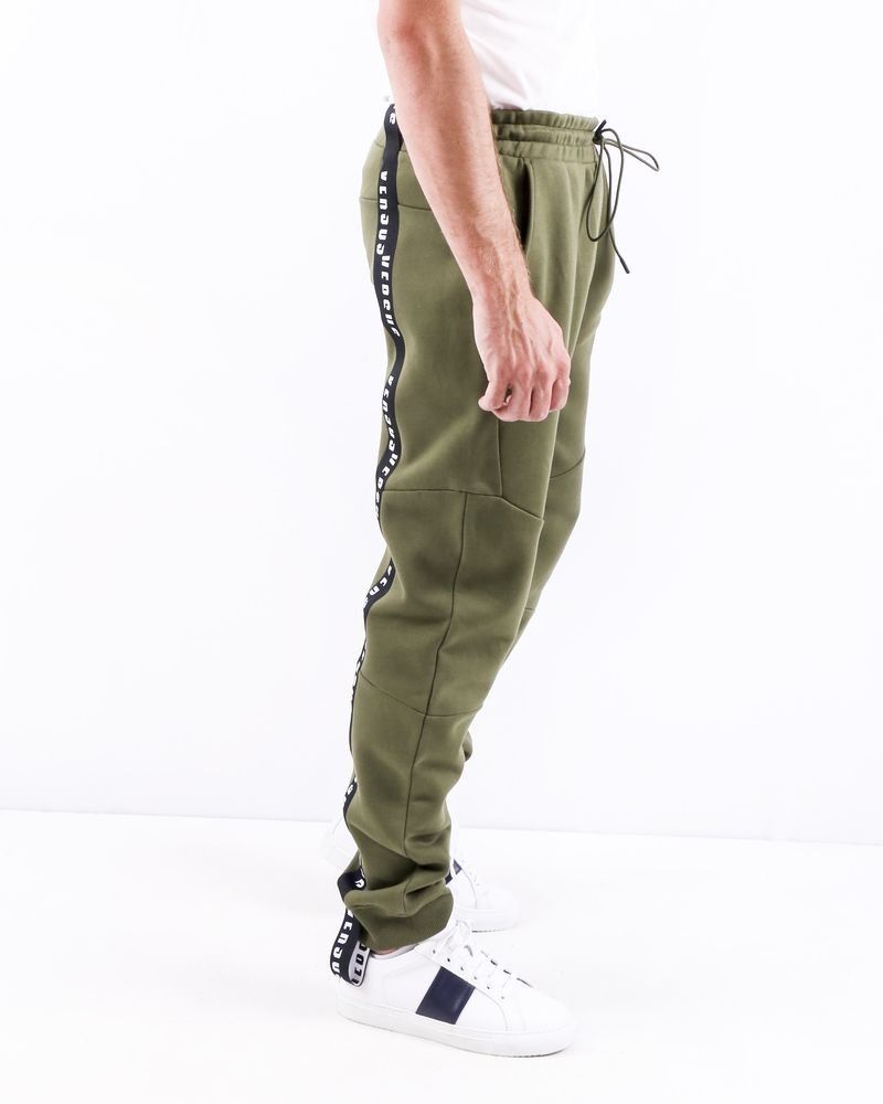 Jogging kaki deals