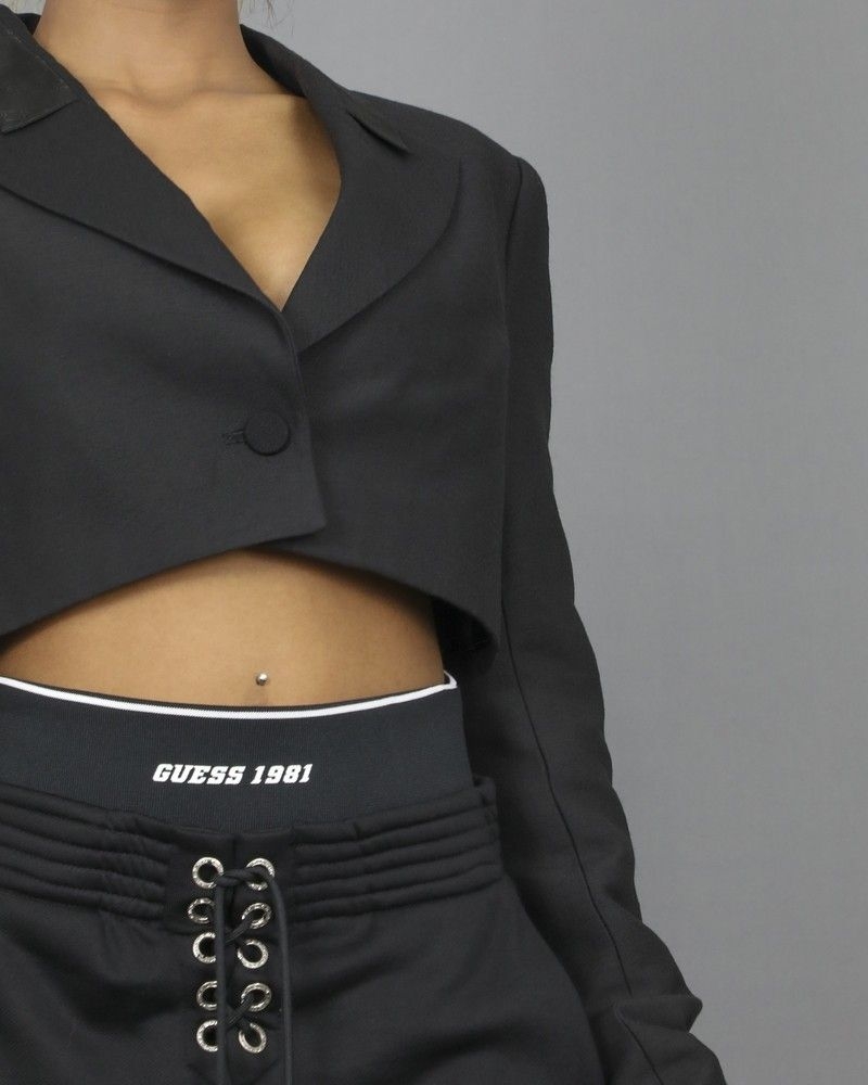 Veste blazer raccourcie à finitions en satin Carven