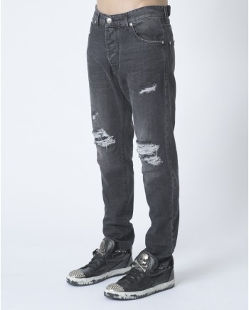 Jean destroy John Richmond 