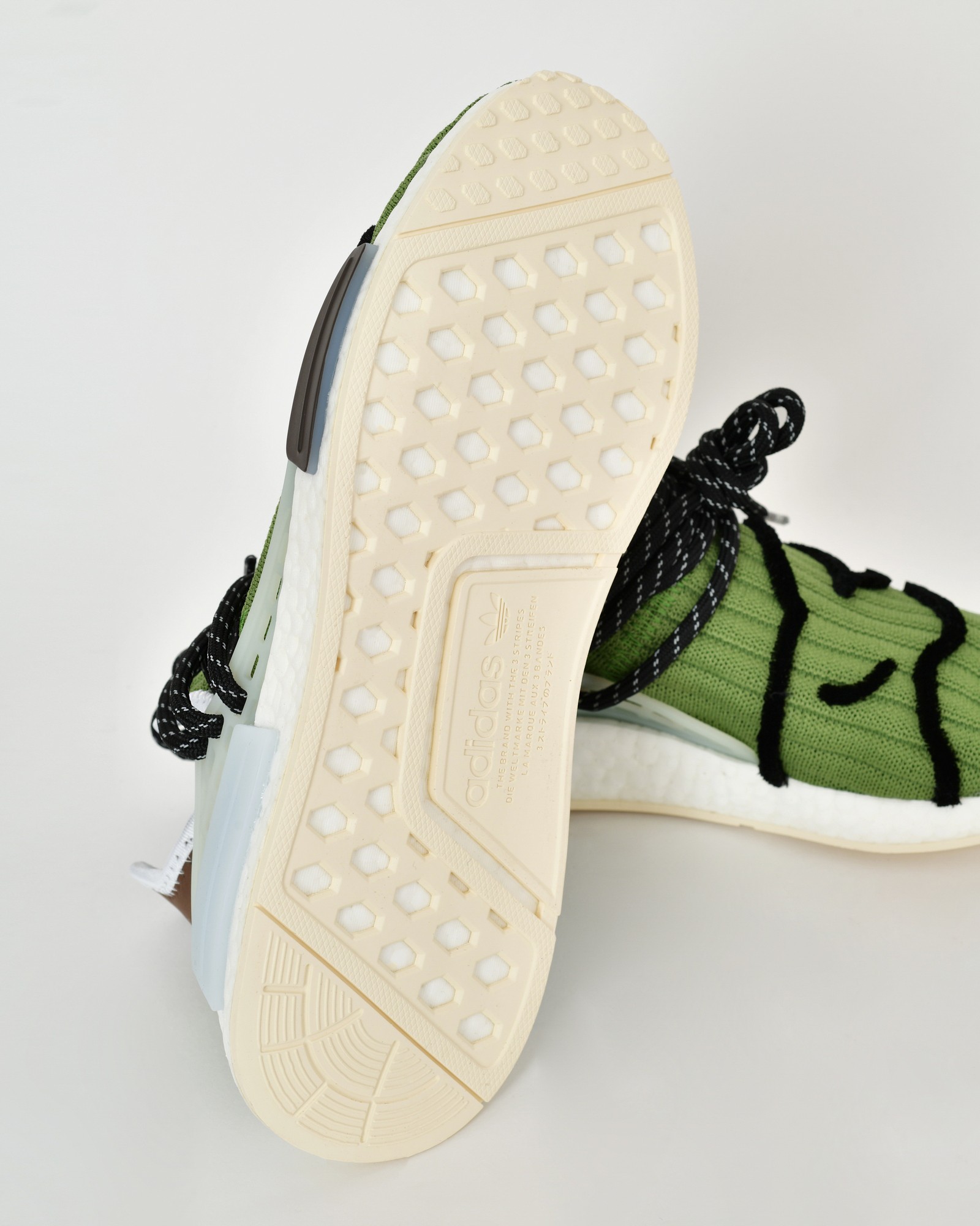 Baskets Adidas by Pharrel Williams HU NMD