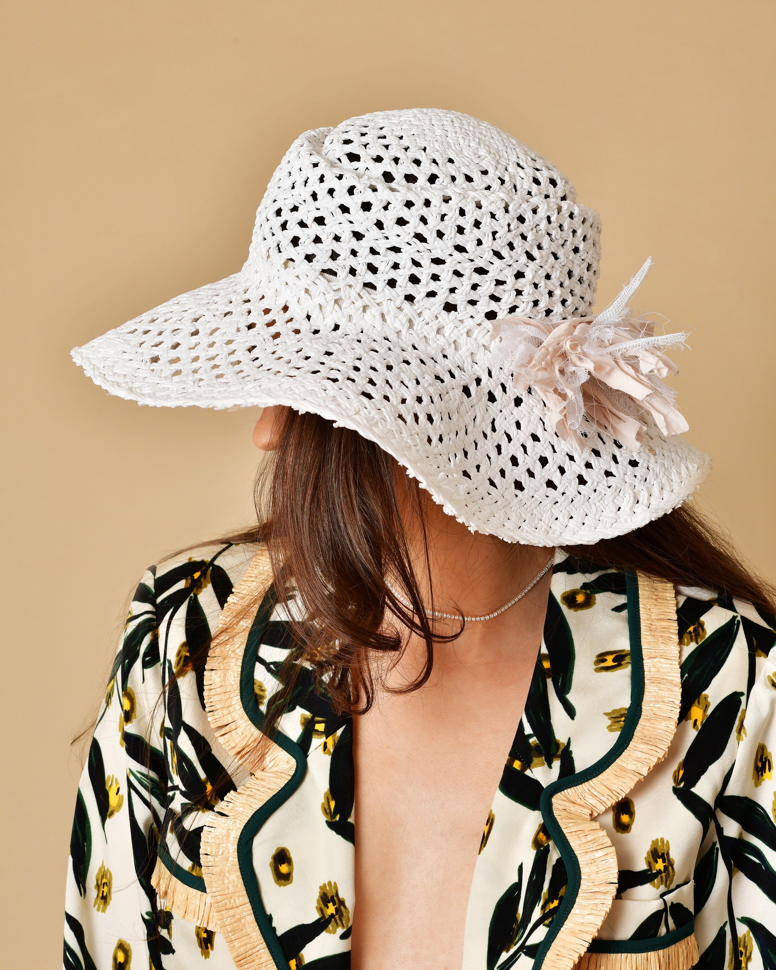 Chapeau en raphia blanc à broche Lorena Antoniazzi display picture 1