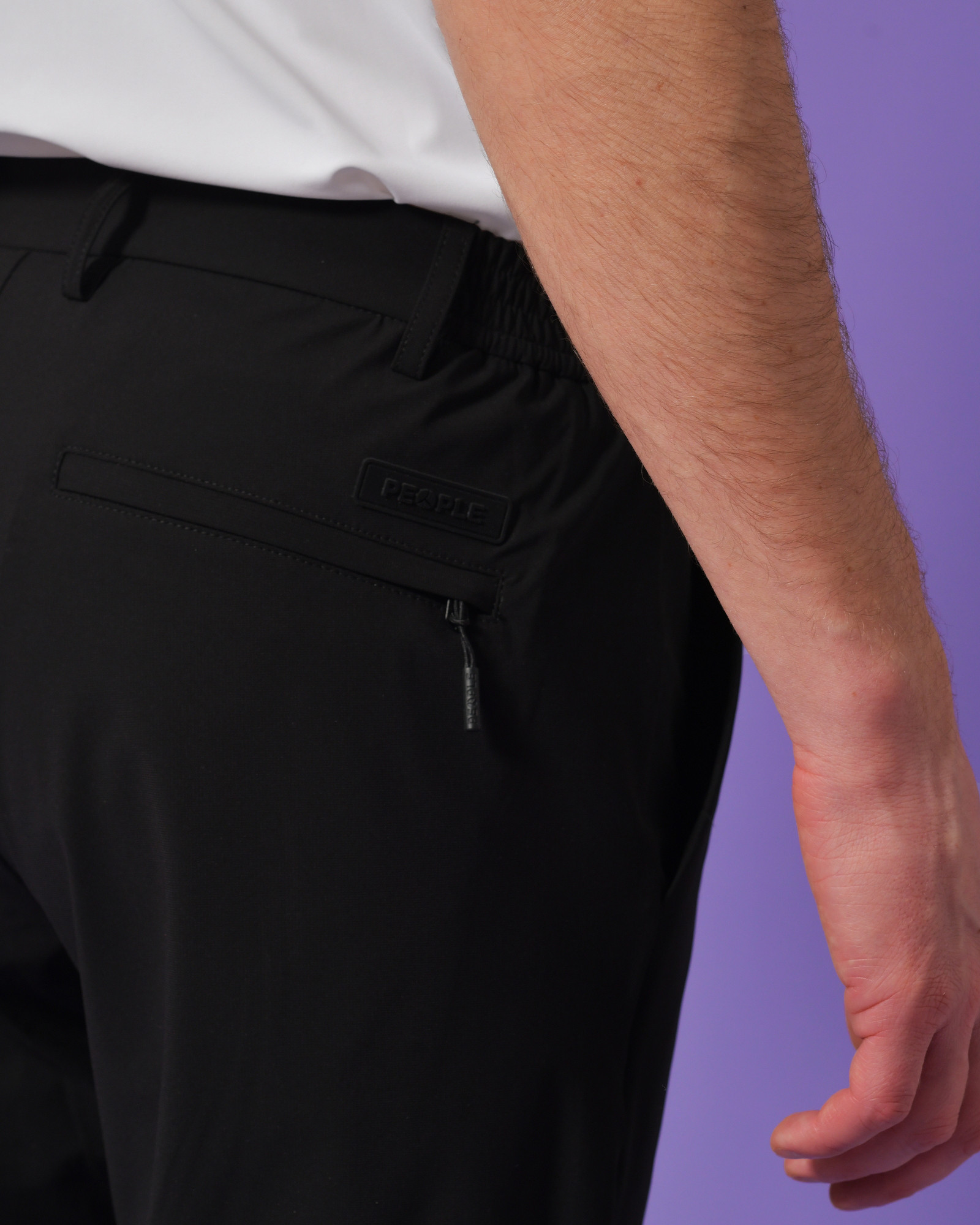 Pantalon Fusele En Soie Noire Froissee